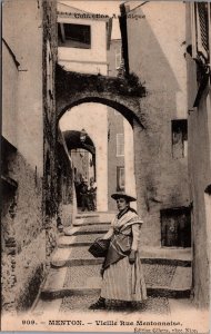 France Menton Vieille Rue Mentonnaise Vintage Postcard C017