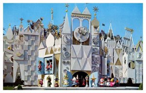 Postcard AMUSEMENT PARK SCENE Anaheim California CA AT6482