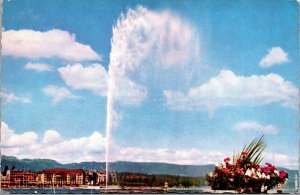 Vtg Geneve Switzerland La Rade et le jet d'eau Postcard