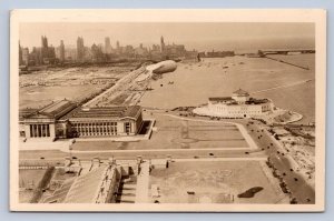 DS3/ RPPC Postcard Blimp Graf Zeppelin c40s Chicago Illinois Grant Park 56