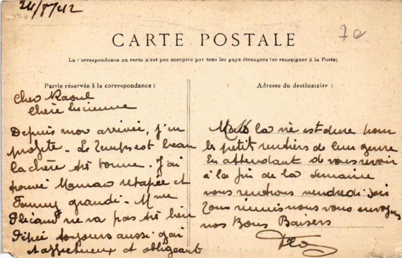 CPA PUISEAUX La Halle (607770)