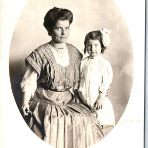 c1910s Adorable Portrait Mother & Little Girl RPPC Cute Bowman Real Photo A143