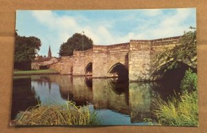 POSTCARD - UNUSED - THE RIVER WYE AT BAKEWELL, DERBYSHIRE, ENGLAND