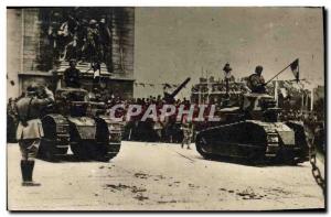 CARTE PHOTO Militaria Paris Arc de Triomphe French Renault tanks