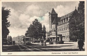 Netherlands Zeist Donkerelaan 't Rond met Raadhuis Vintage Postcard 04.14