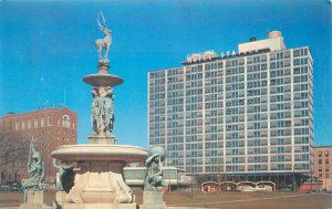 Hartford Connecticut Statler Hotel, Fountain, Statues Chrome Postcard Unused