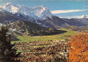 Garmisch Partenkirchen gegen Zugspitzgruppe und Tiroler Berge Daniel Germany ...