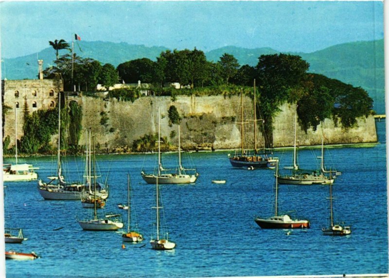 CPM Fort de France Pleasure boats in the Fleming-Bay MARTINIQUE (872177)