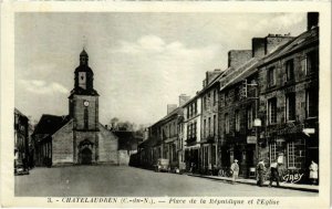 CPA CHATELAUDREN - Place de la Republique et l'Église (104304)