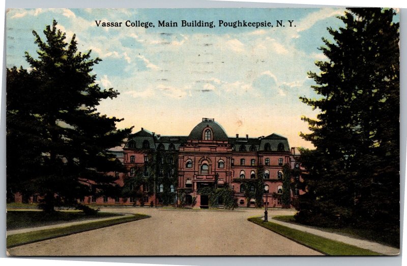Postcard NY Poughkeepsie Vassar College Main Building  front view