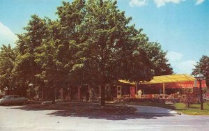 BLOOMFIELD HILLS, Michigan MI  DEVON GABLES RESTAURANT Roadside ca1950s Postcard