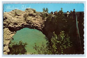 Vintage Arch Rock Mackinac Island, Michagan. Postcard P71E