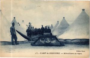 CPA Camp de SISSONNE Mitrailleurs au repos (280298)