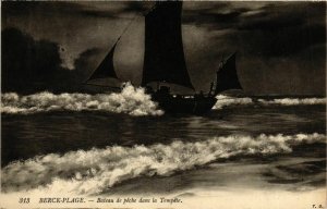 CPA Berck Plage- Bateau de peche dans la Tempete FRANCE (908862)