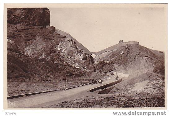 RP: Aden , Yemen , 00-10s ; Road into Aden