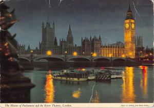 B102500 the houses of parliament and the river thames london ship bateaux    uk