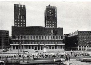 HANDCRAFTED CONTINENTAL SIZE POSTCARD TOWN HALL OSLO NORWAY