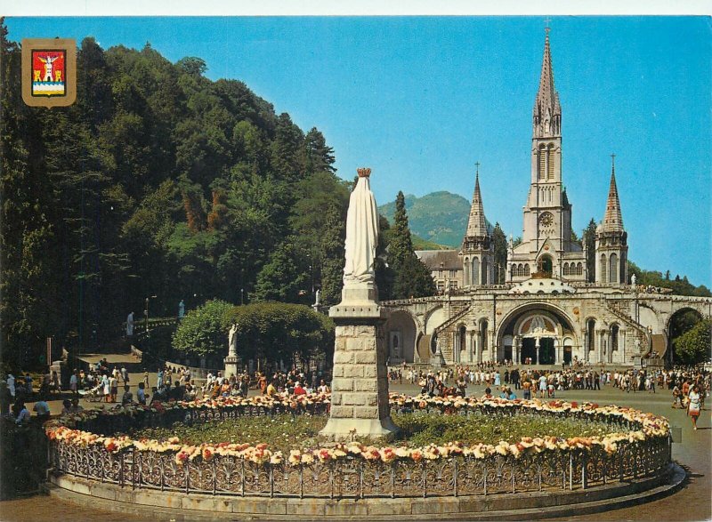 carte postale France Lourdes La Basilique et la Vierge Couronnee