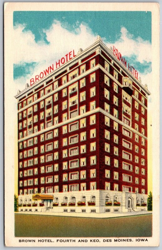 Vtg Des Moines Iowa IA Brown Hotel Fourth Streer & Keo 1940s View Postcard