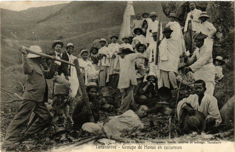 PC CPA MADAGASCAR, TANANARIVE, GROUPE DE HOVAS EN EXCURSI, Postcard (b19943)