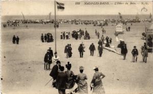 CPA MALO-les-BAINS - L'Heure du Bain (512932)