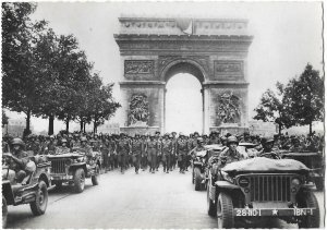 RPPC American Soldiers Prade Ave Champs-Elysees France World War Two  4 by 6