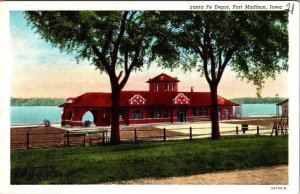 Fort Madison, IA Iowa  SANTA FE RAILROAD DEPOT  Train Station  ca1940's Postcard