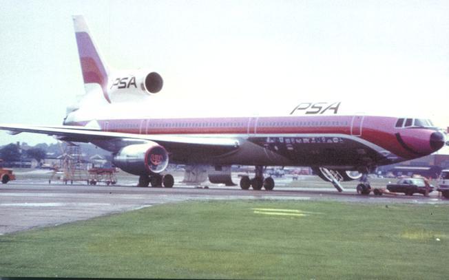 Pacific Southwest Airlines - Lockheed L-1011 - Catch Our Smile | Topics -  Transportation - Aviation - Airplanes - Modern Era, Postcard