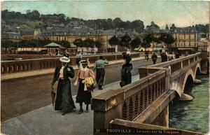 CPA TROUVILLE - Le Pont sur la Touques (276339)