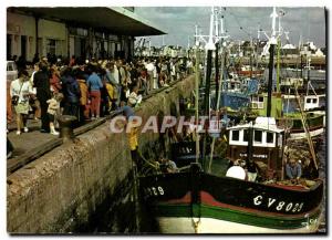 Postcard Modern Guilvinec The return of fishing boats