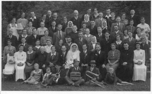 C041 Austria, family portrait vintage postcard