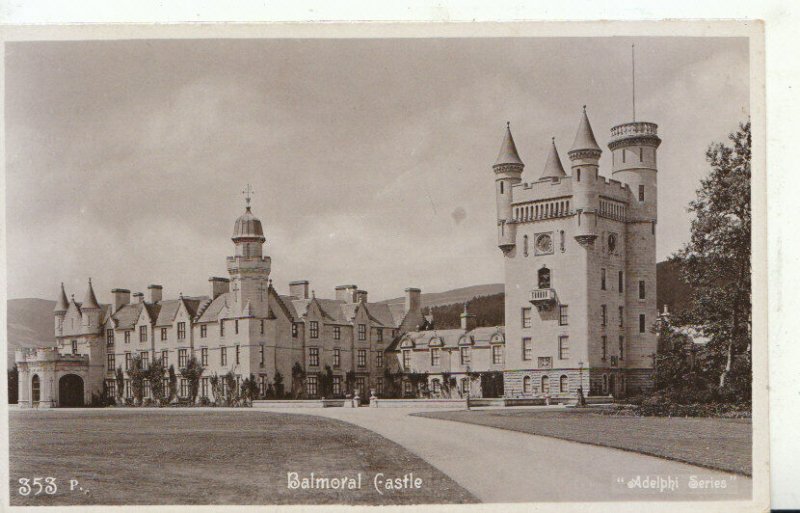 Scotland Postcard - Balmoral Castle - Aberdeenshire - Real Photograph  Ref TZ915