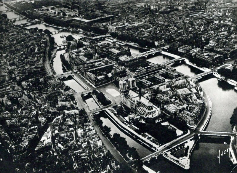 VINTAGE CONTINENTAL SIZE POSTCARD AERIAL VIEW THE RIVER SEINE AND CITY OF PARIS