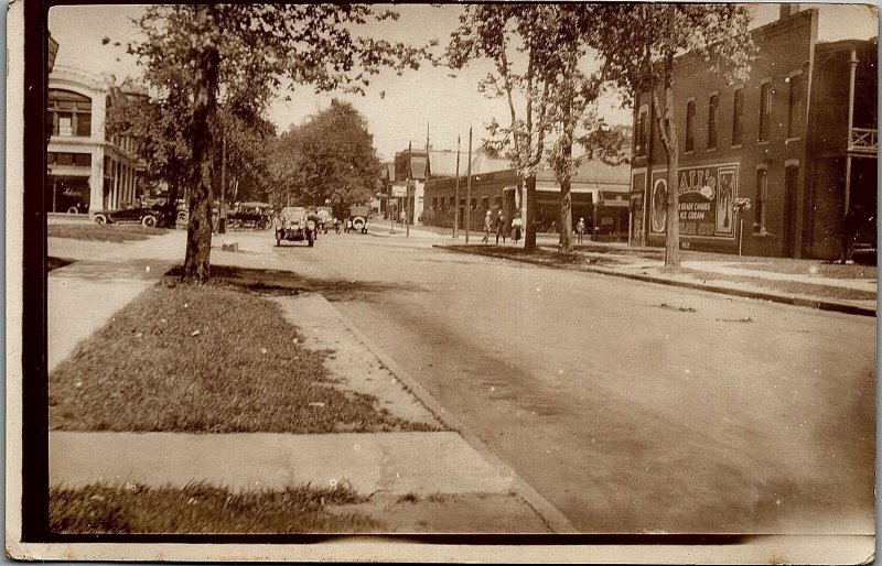 c1915 MAIN STREET VIEW PERIOD AUTOMOBILES AUTOS BUSINESSES RPPC POSTCARD 39-156