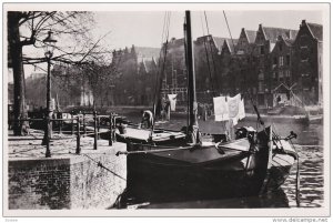 RP: AMSTERDAM , Netherlands , 30-40s ; Oude Schans