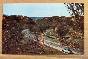 UNUSED POSTCARD - U.S. HIGHWAY 30, BETWEEN BOONE AND OGDEN, IOWA