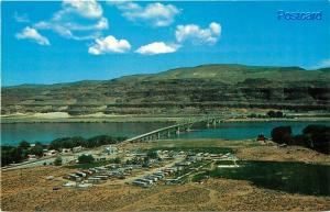 WA, Columbia River, Washington, Vantage Bridge, Ginkgo Petrified Forest Park