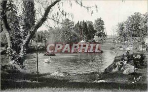 Postcard Moderne Vichy (combine) the park