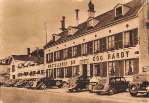 BR95681 bougival france hostellerie du coq hardy hotel car voiture oldtimer