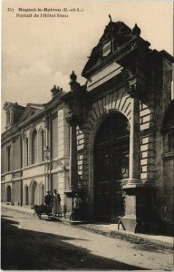 CPA NOGENT-le-ROTROU-Portail de l'Hotel Dieu (28651)