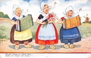 B229 Ethnic Dutch Girls in Costumes Playing Accordion Tulip Flower 1946 postcard