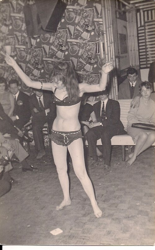 Amateur Photo, UK 1950s, Sexy Exotic Dancer, Stripper, Risque, Beautiful Woman 2 Topics - Risque - Women image