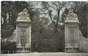 Middlesex Postcard - Lion Gates - Hampton Court Palace   2278