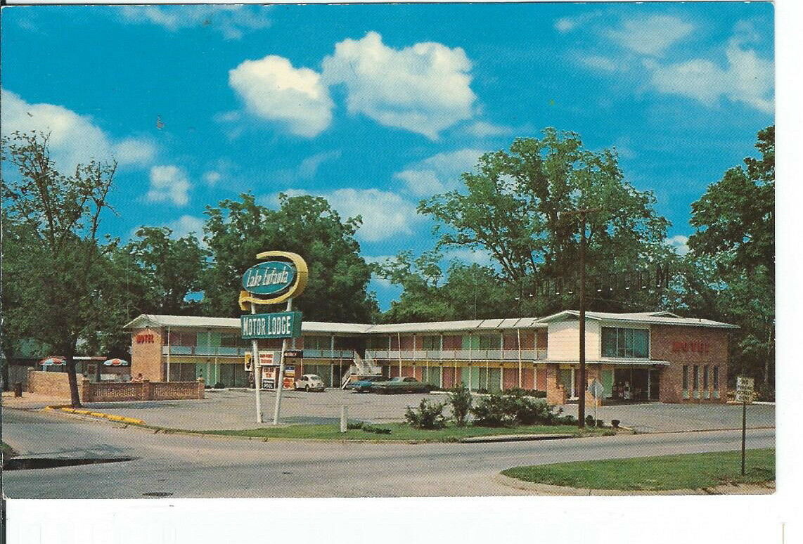 CB051 AL, Eufaula, Lake Eufaula Motor Lodge Chrome Postcard Old Cars
