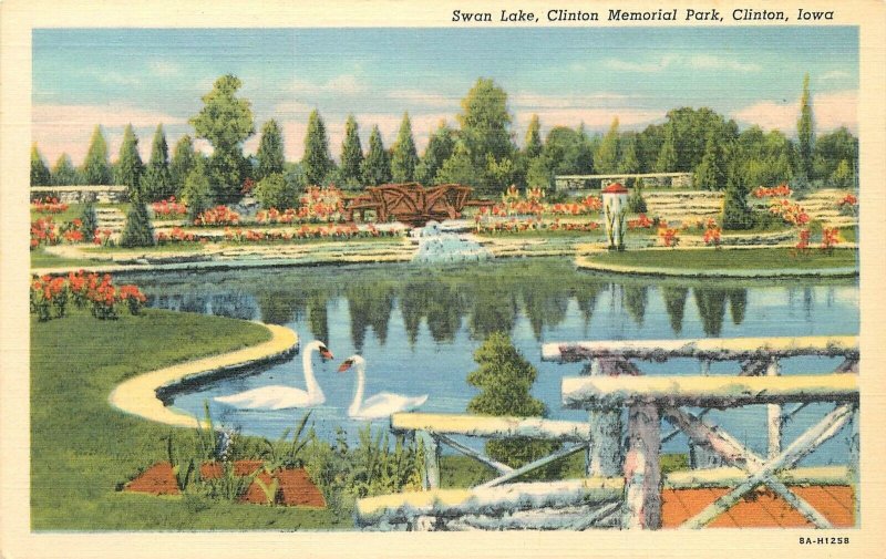 Postcard Iowa Clinton Swan Lake Clinton Memorial Park Teich linen 23-8308