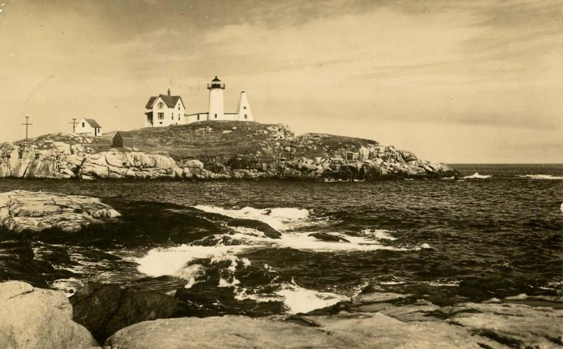 ME - York Beach. Nubble Light   *RPPC