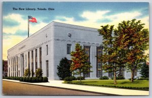 Toledo Ohio~The New Library Bldg Street View~US Flag~Tichnor Vtg Linen Postcard