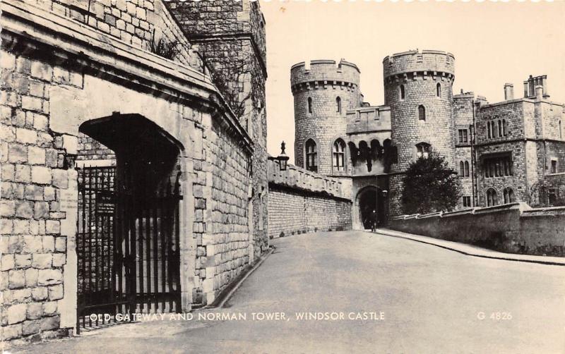 BR59018 old gateway and norman tower windsor castle   uk
