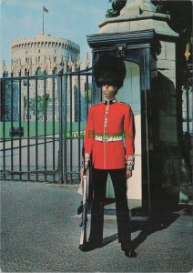 Berkshire Military Postcard - Windsor Castle, Scots Guards Sentry  RR20288