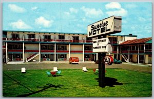 York Beach Maine 1960s Postcard Sunrise Motel